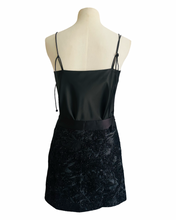 Load image into Gallery viewer, REFRESH SKIRT black