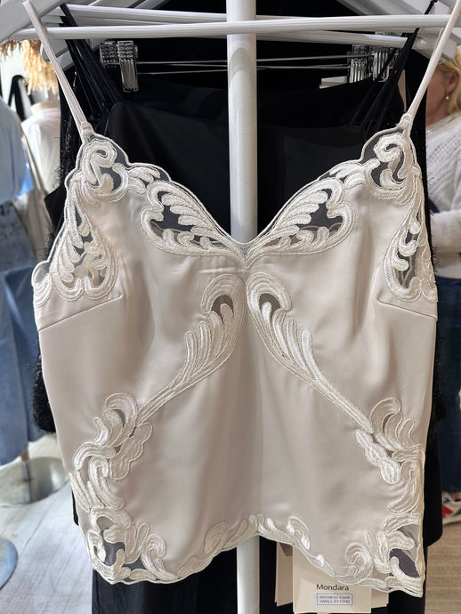 NINA CAMI