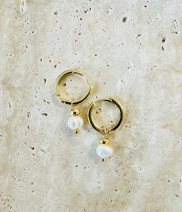 PEARL HUGS  18K gold