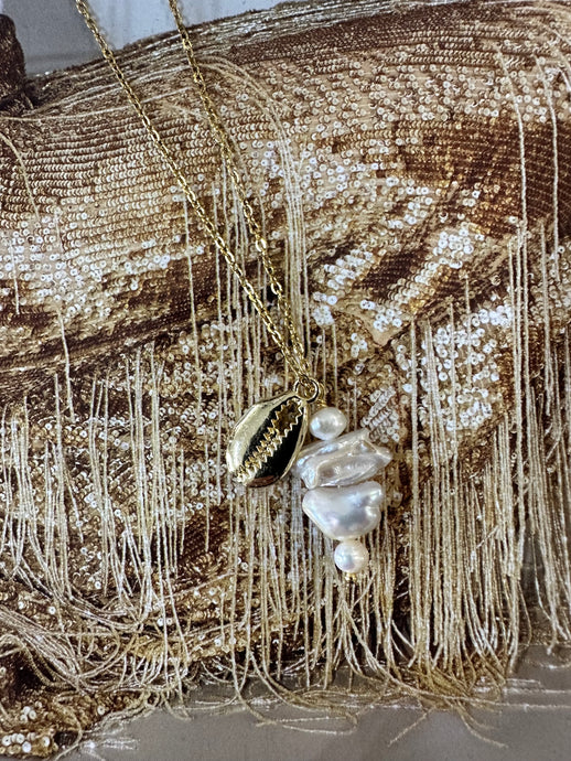 COWRIE + PEARL NECKLACE 18k gold