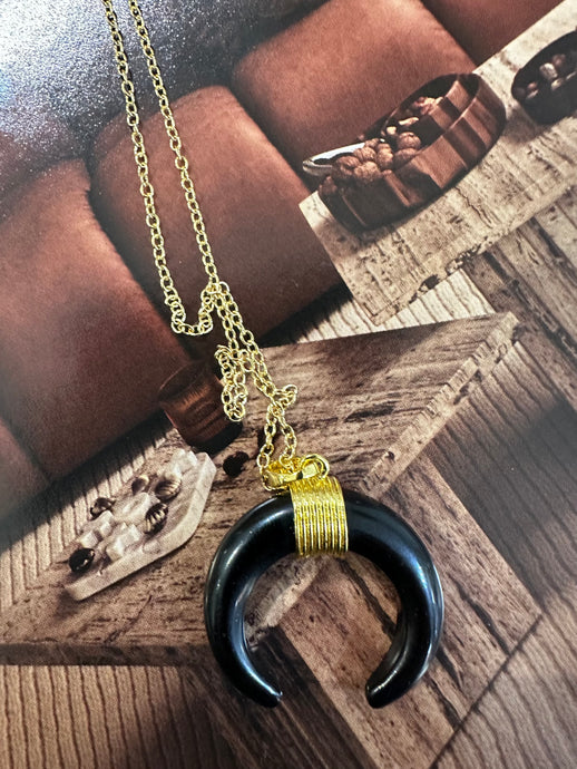 CRESCENT NECKLACE 18k gold