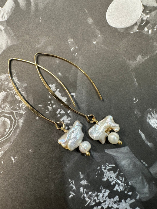 FRESHWATER PEARL DROP EARRING 18k gold